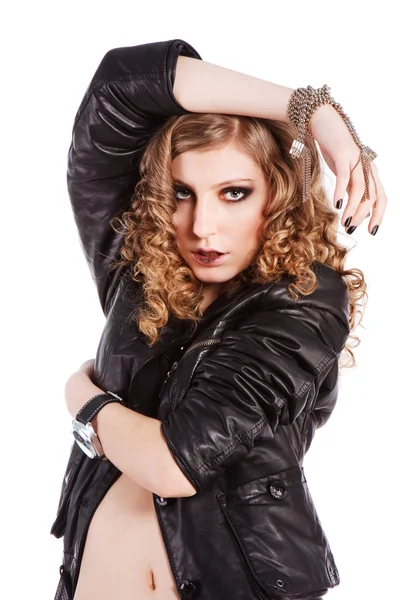 Chica joven seductora en chaqueta negra — Foto de Stock