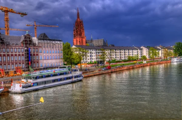Riverside byggnader i frankfurt, Tyskland — Stockfoto