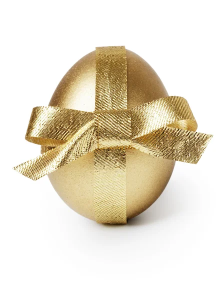 Золотое яйцо и лента — стоковое фото