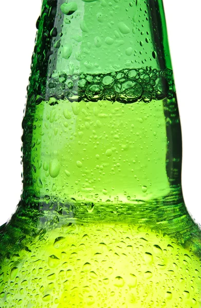 Streszczenie butelka piwa na białym tle — Zdjęcie stockowe