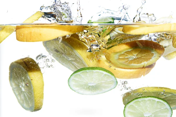 Frukter i vatten — Stockfoto