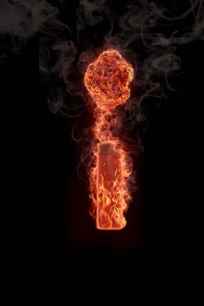 Зажигалка в огне — стоковое фото