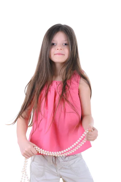 Kleines Mädchen mit einer Strähne Perlen — Stockfoto
