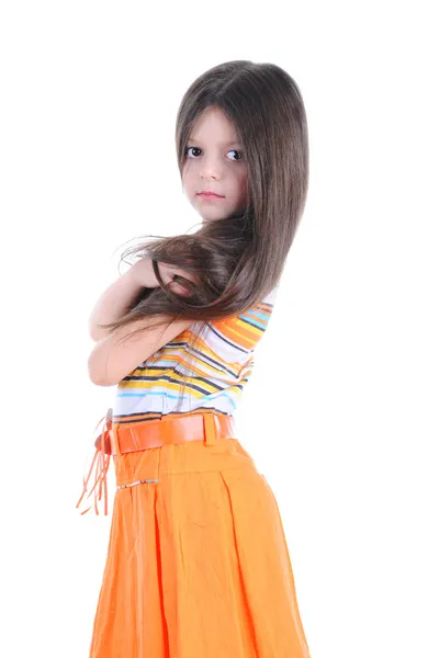 Das kleine Mädchen im orangefarbenen Rock — Stockfoto