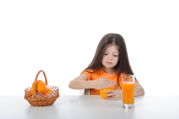 Girl with orange in their hands — Stock Photo, Image