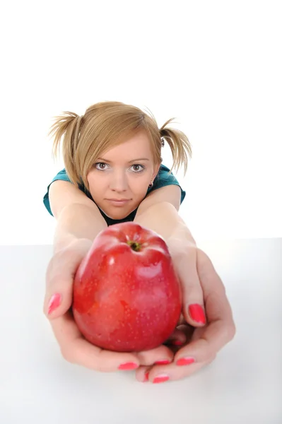 Krásná dívka s červené jablko — Stock fotografie