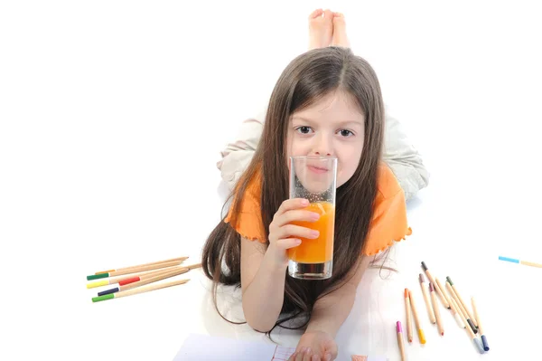 喝果汁的小女孩 — 图库照片