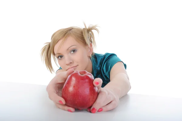 Piękna, młoda dziewczyna z jabłkiem — Zdjęcie stockowe
