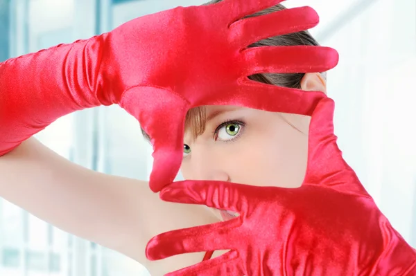 Girl in the red gloves — Stock Photo, Image