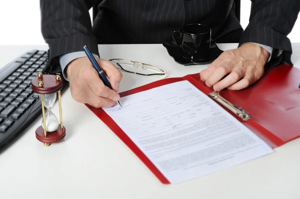 Businessman signs a contract. — Stock Photo, Image
