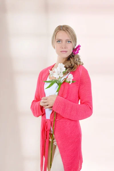 Young woman with a white lily in her hands — Stock Photo, Image
