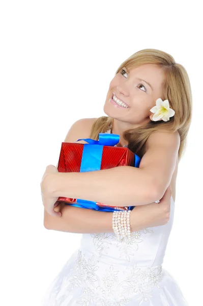 Novia abrazando caja de regalo . — Foto de Stock