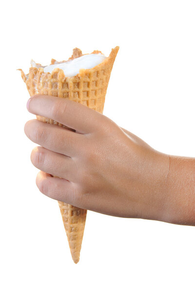 Мороженое в руках ребенка
.