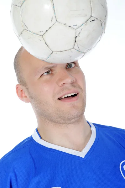 Football player takes the ball head. — Stock Photo, Image