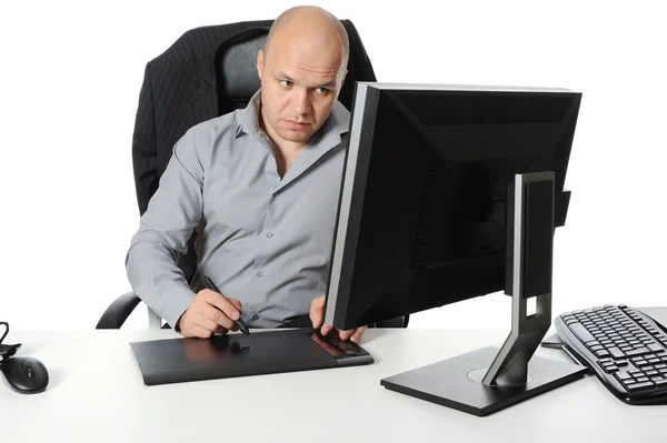 Designer faz o trabalho em seu computador . — Fotografia de Stock