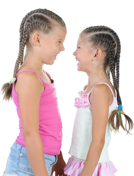 Zwei glückliche Mädchen mit Zöpfen. — Stockfoto
