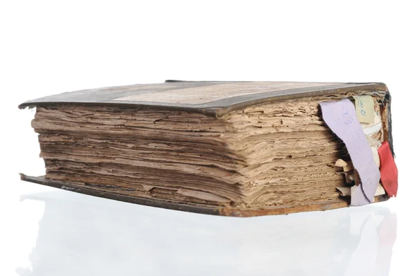 Старая книга с вкладками — стоковое фото