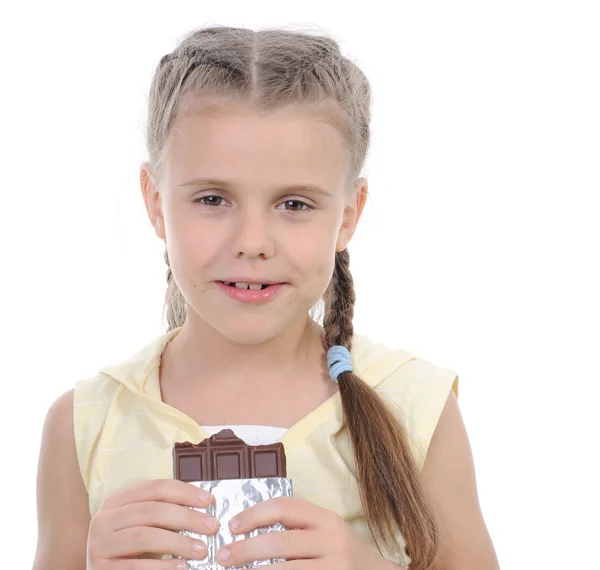 Meisje eten van chocolade. — Stockfoto