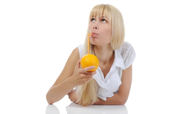 Donna bionda con bevanda all'arancia — Foto Stock