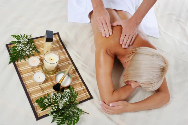 Bionda per massaggio — Foto Stock