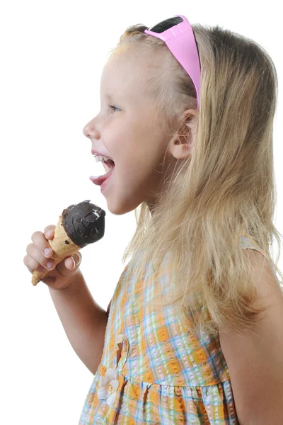Dondurma yiyen çocuk.. — Stok fotoğraf