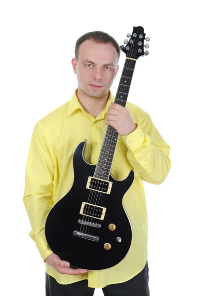 Człowiek z czarny gitara. — Zdjęcie stockowe