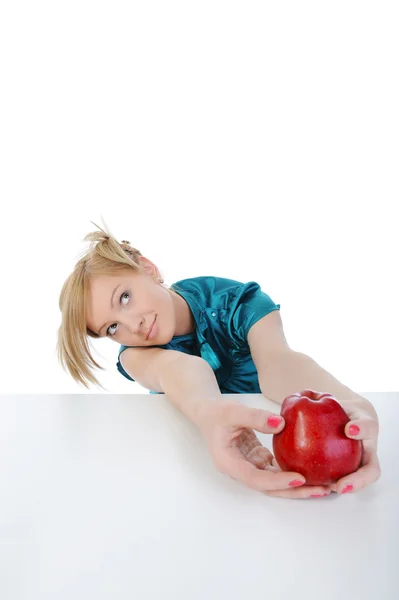 Fiatal nő egy almával — Stock Fotó