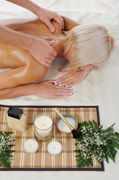 Blonde voor massage — Stockfoto