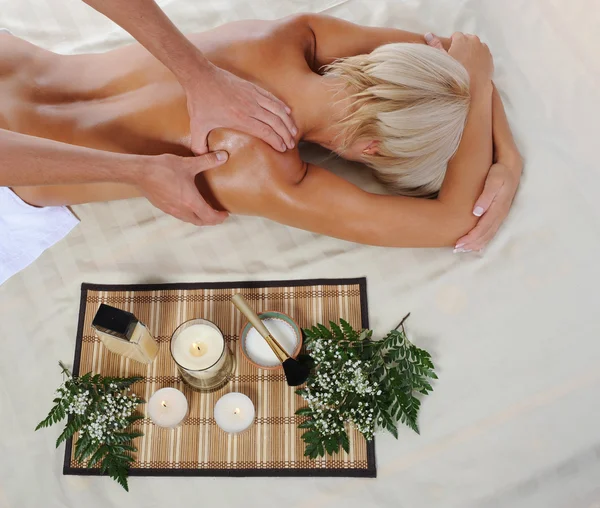 Rubia para masajes —  Fotos de Stock