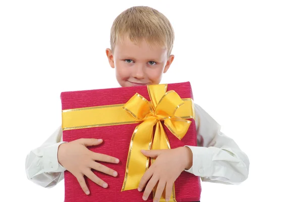 Ragazzo che tiene la scatola regalo — Foto Stock