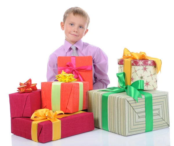 Хлопчик з подарунків — стокове фото