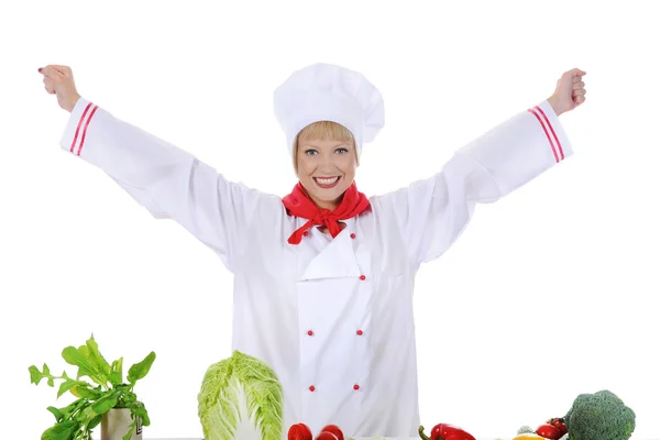 Positieve knappe chef-kok bereidt groenten — Stockfoto
