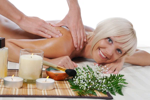 Massage in de spa salon — Stockfoto