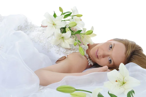 Невеста с букетом лилий — стоковое фото