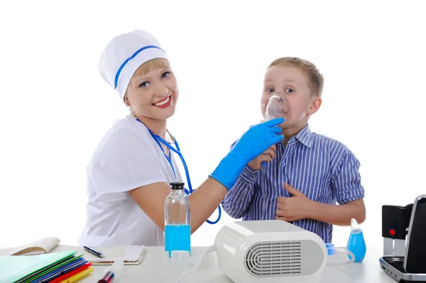 Nurse and the little patient. — Stock Photo, Image