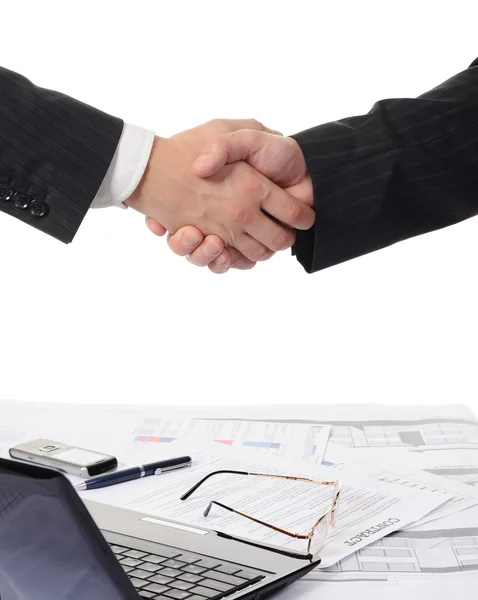 Рукопожатие двух бизнес-партнеров — стоковое фото