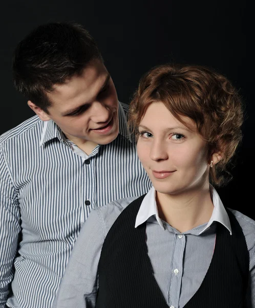 Ritratto di una giovane coppia gioiosa — Foto Stock