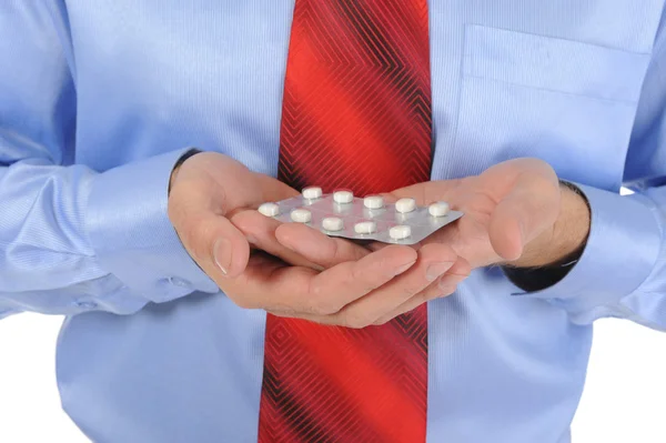 Красные и белые таблетки в руках мужчин — стоковое фото