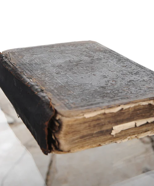 Vecchio libro ingiallito — Foto Stock