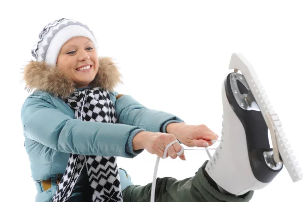 冬のスタイル スケートを持つ女性の笑みを浮かべてください 白い背景で隔離 — ストック写真
