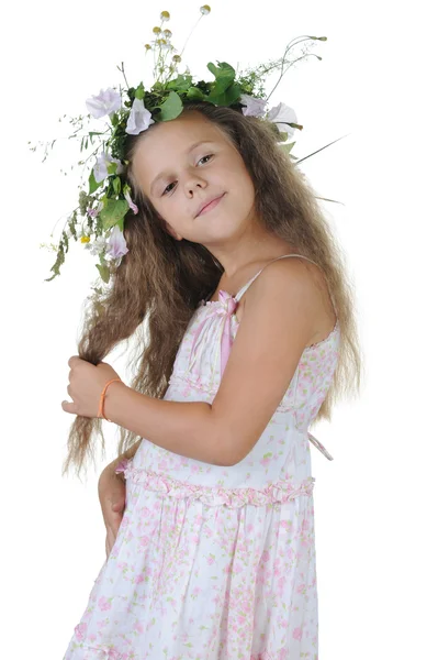 Menina com uma coroa de flores — Fotografia de Stock