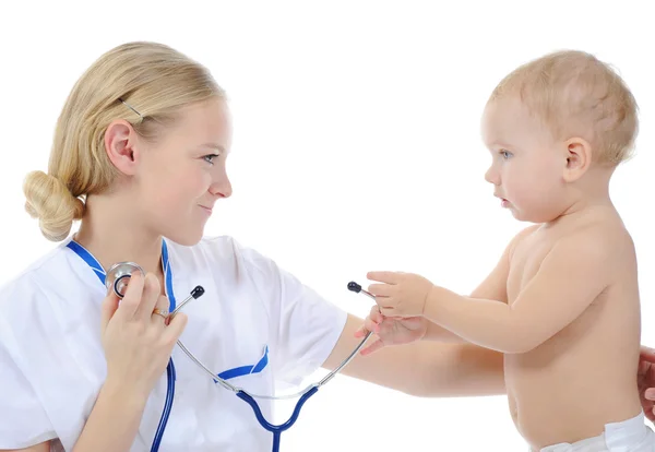 Baby und Arzt — Stockfoto
