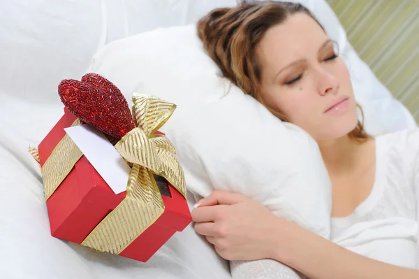 Young woman with a gift box — Stock Photo, Image