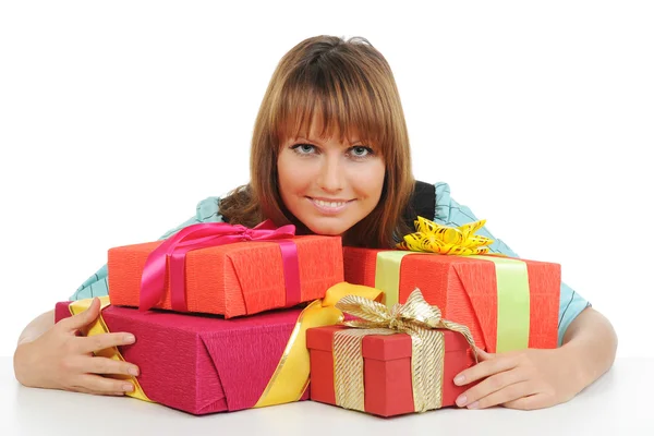 Lachende Vrouw Met Een Doos Van Gift Geïsoleerd Witte Achtergrond — Stockfoto