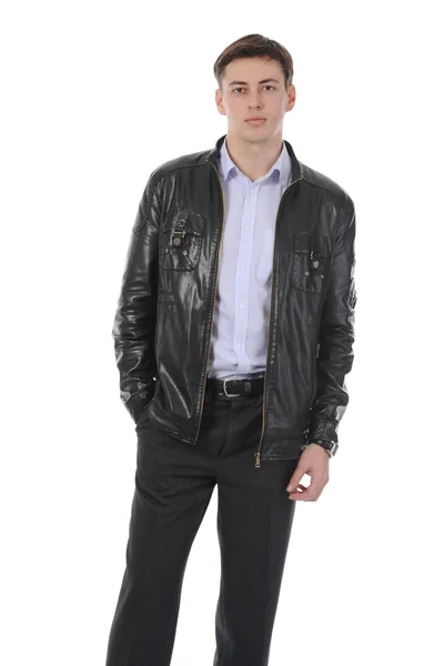 在一件皮外套的年轻男子的画像 在白色背景上孤立 — 图库照片