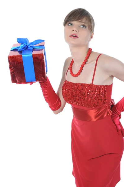 Chica en rojo con una caja de regalo . —  Fotos de Stock