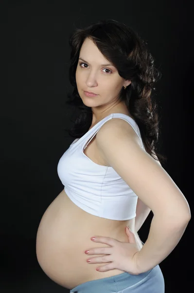 Vacker ung gravid kvinna — Stockfoto