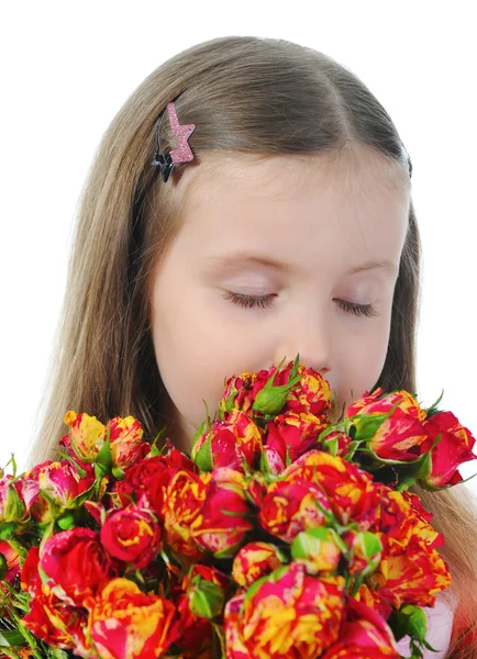 Kleines Mädchen mit einer Rose. — Stockfoto