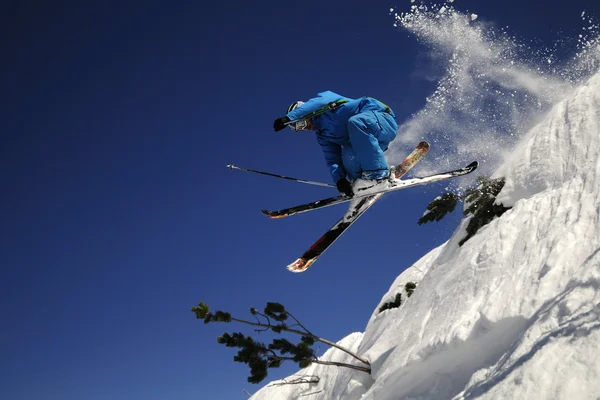 Extreme skier jumping . — Stock Photo, Image