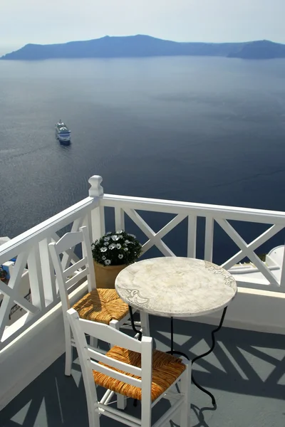 Santorini, utsikt från balkong. — Stockfoto